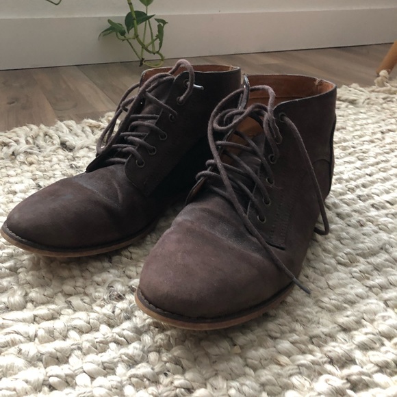 Brown BDG booties from Urban Outfitters - Picture 2 of 6
